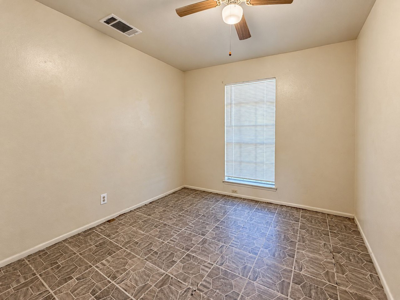 5858 Midcrown Dr - Photo 6 of 12