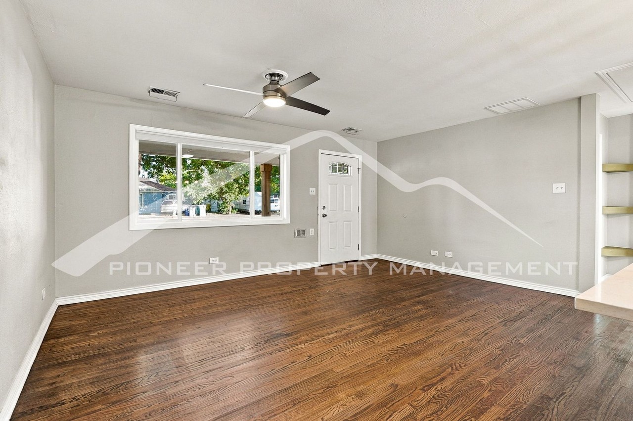 1729 Jamaica St - Photo 2 of 20