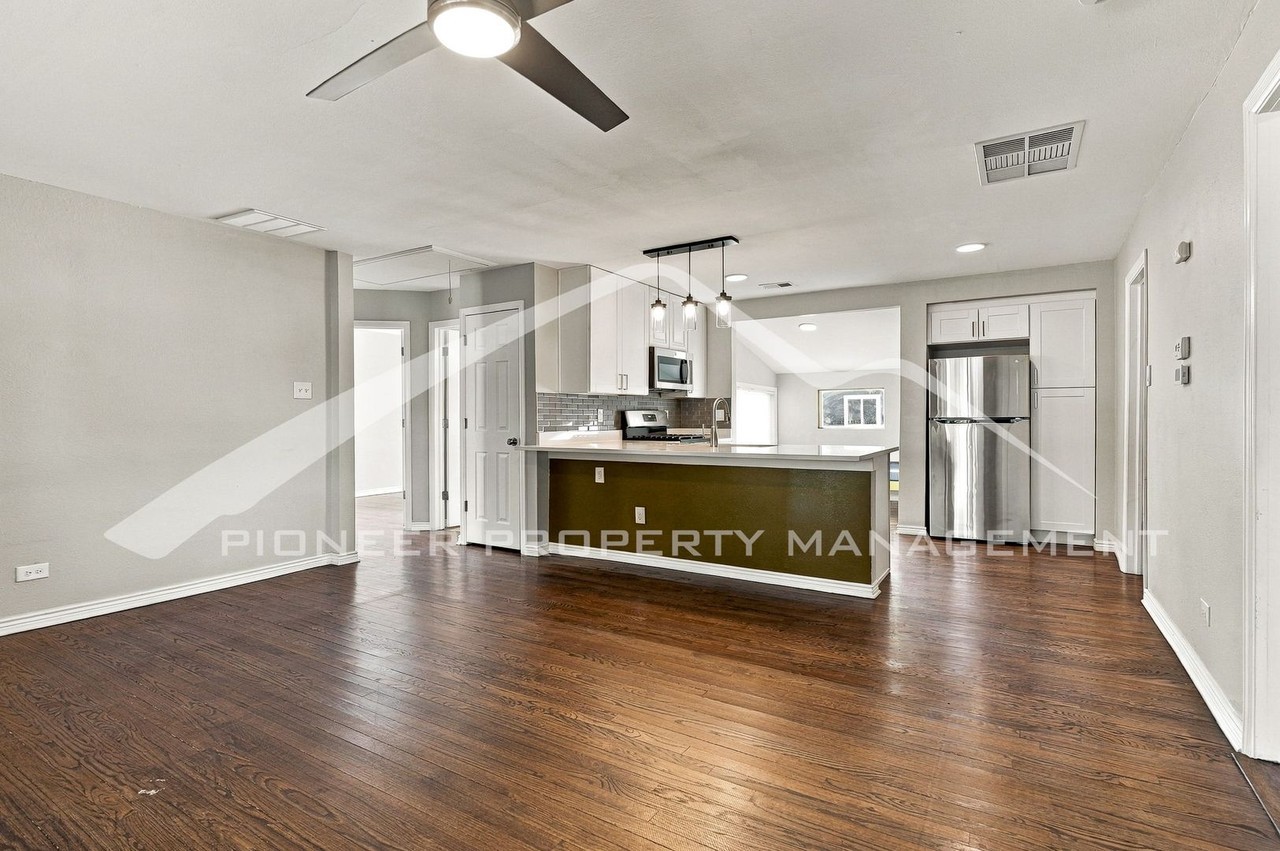 1729 Jamaica St - Photo 3 of 20