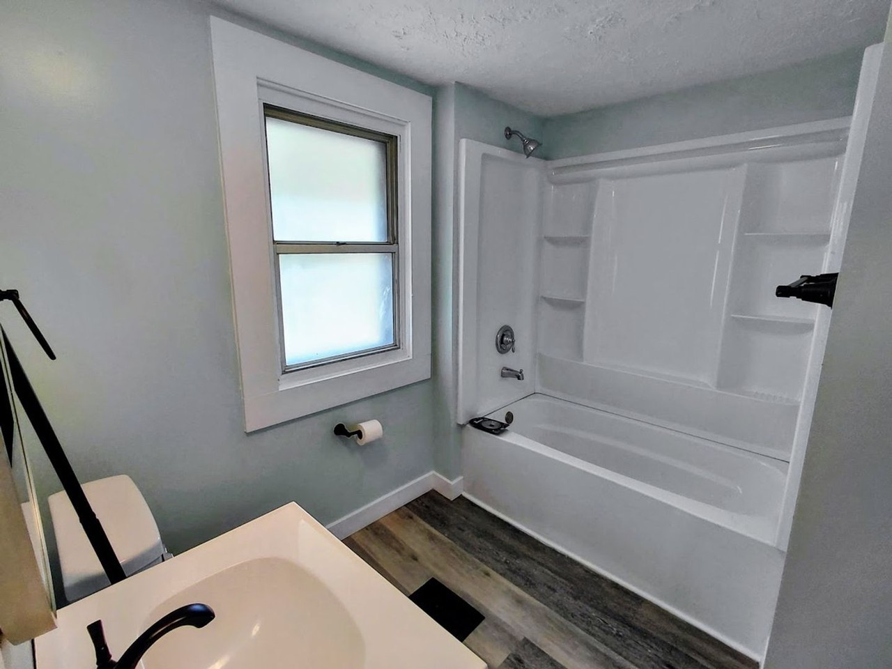 1086 Joy Ave - Photo 6 of 8