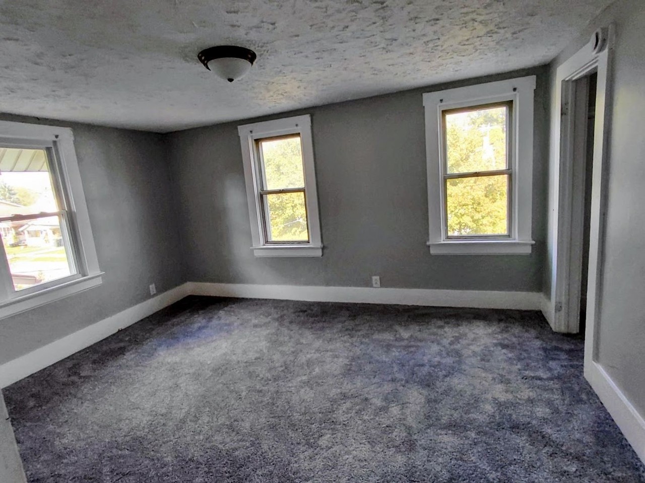 1086 Joy Ave - Photo 7 of 8