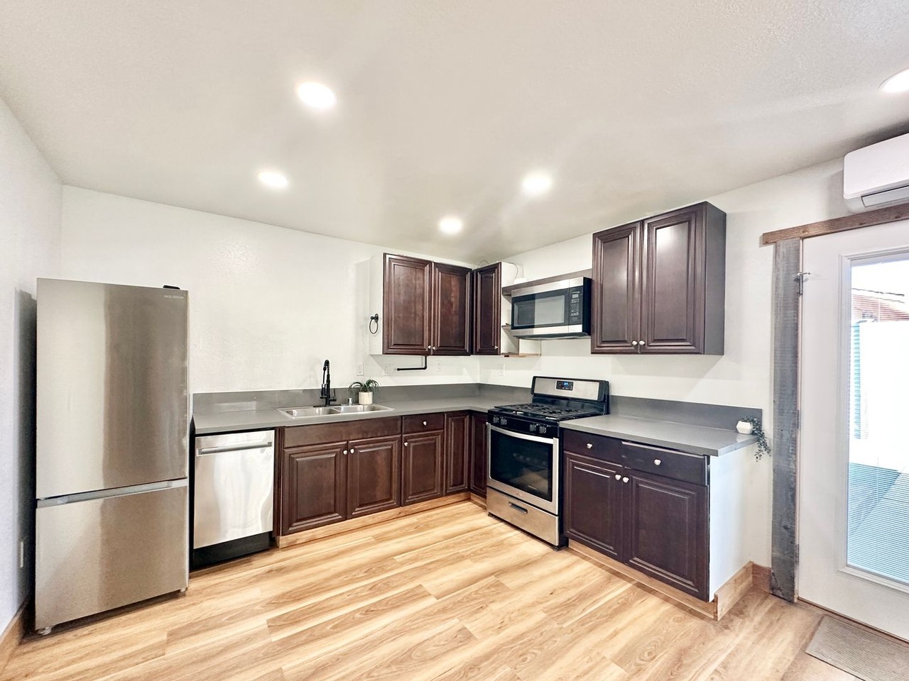 1092 Tanya Ln #A - Photo 7 of 35