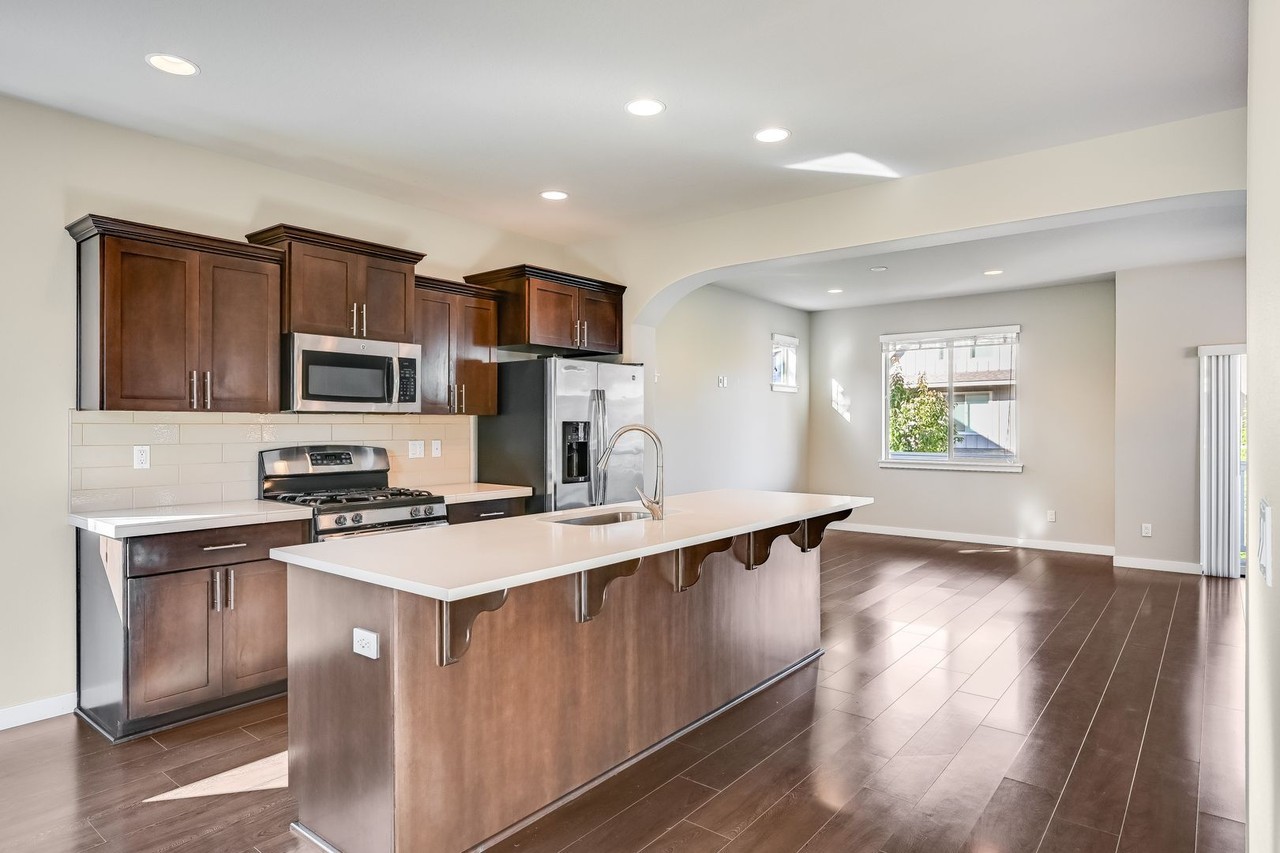 14020 Sw Burlwood Ln - Photo 6 of 12