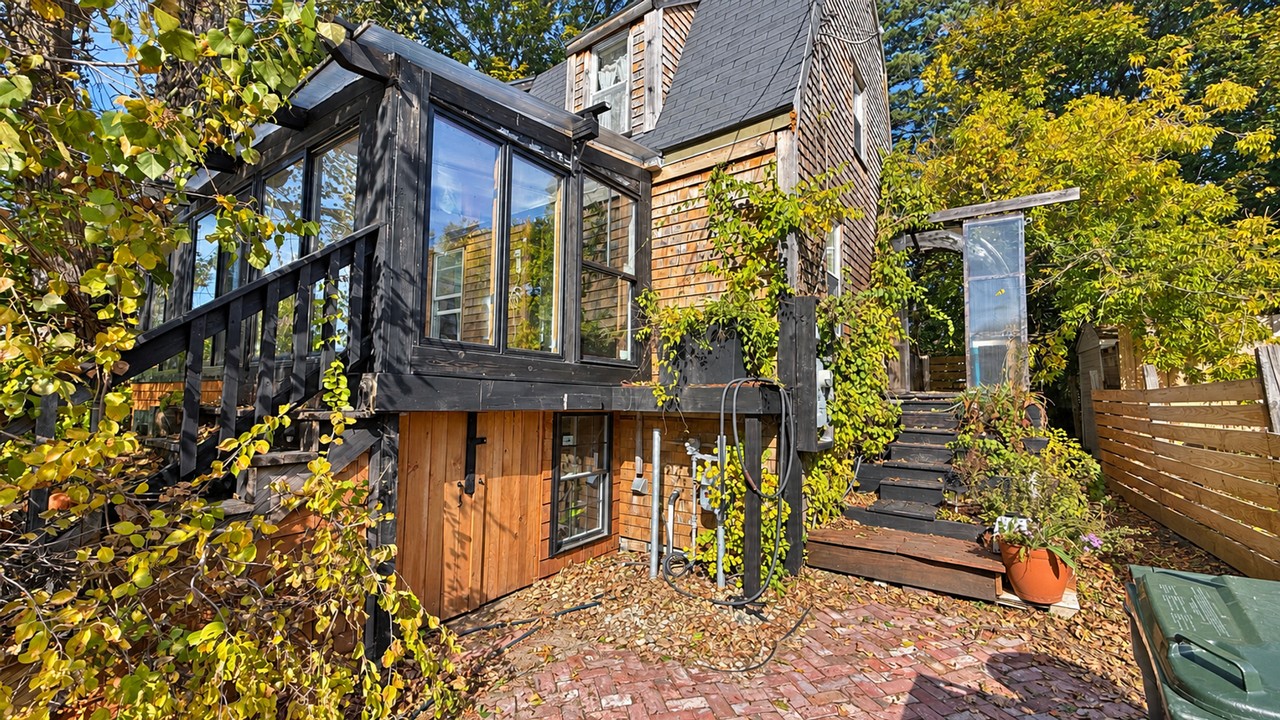 32 Bishop Ave - Photo 2 of 21