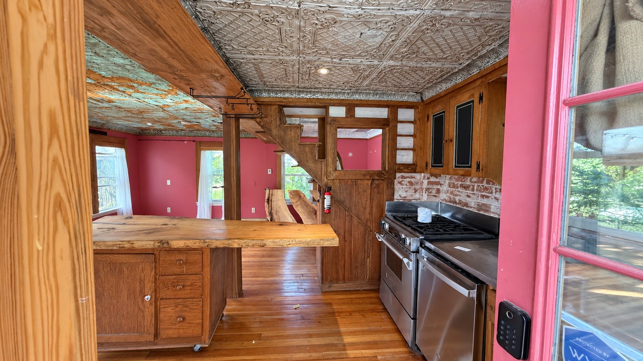 32 Bishop Ave - Photo 7 of 21