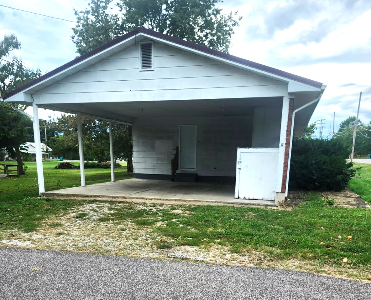 410 Walnut St - Photo 2 of 9