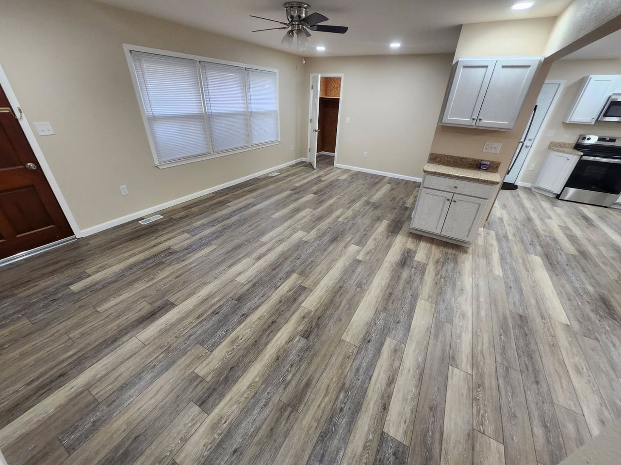 410 Walnut St - Photo 3 of 9