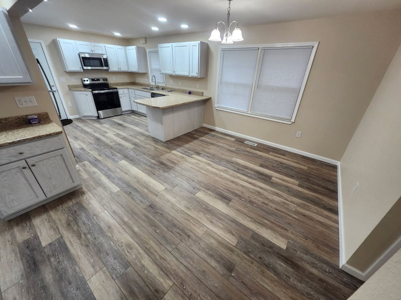 410 Walnut St - Photo 4 of 9