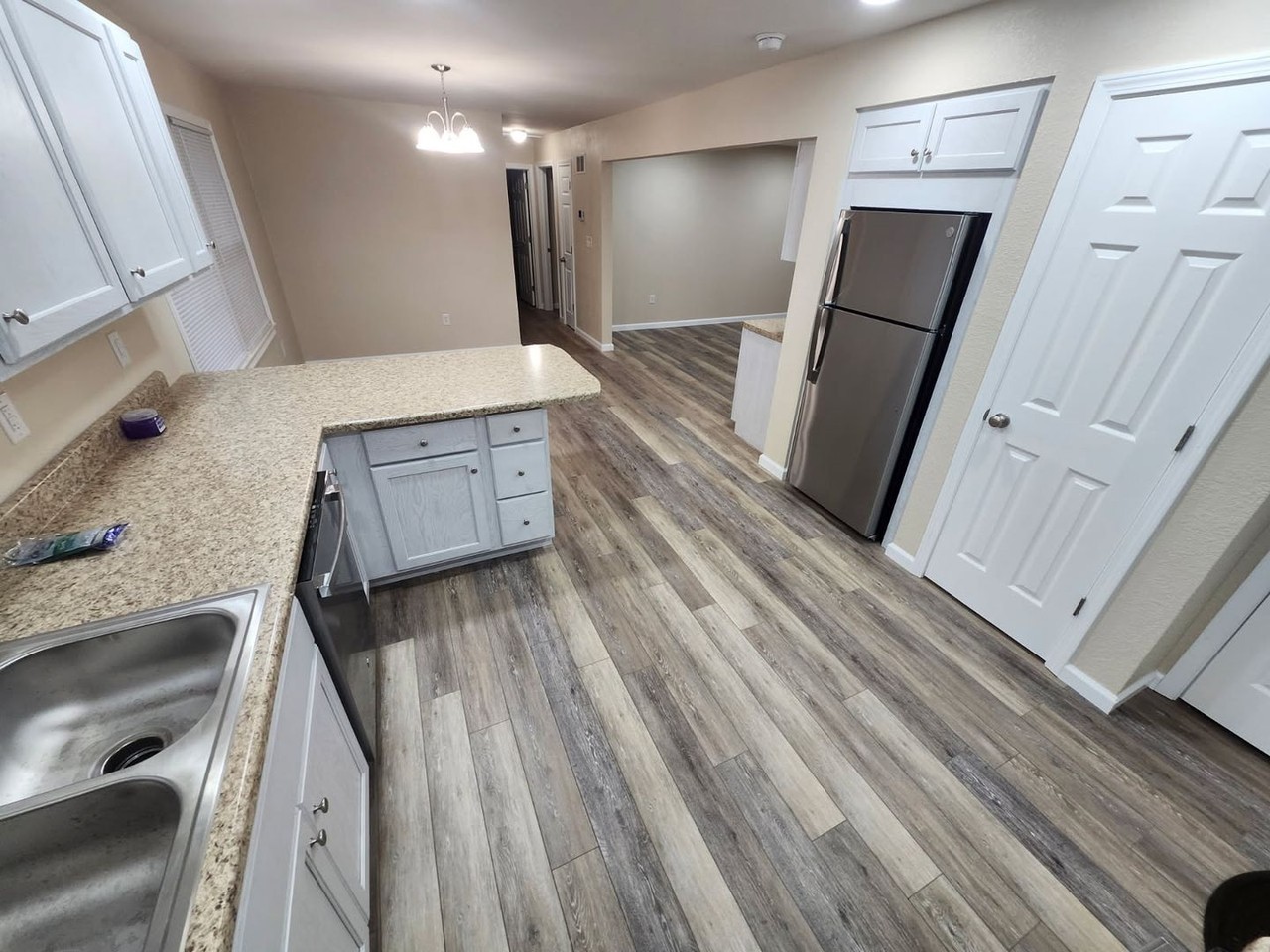 410 Walnut St - Photo 5 of 9