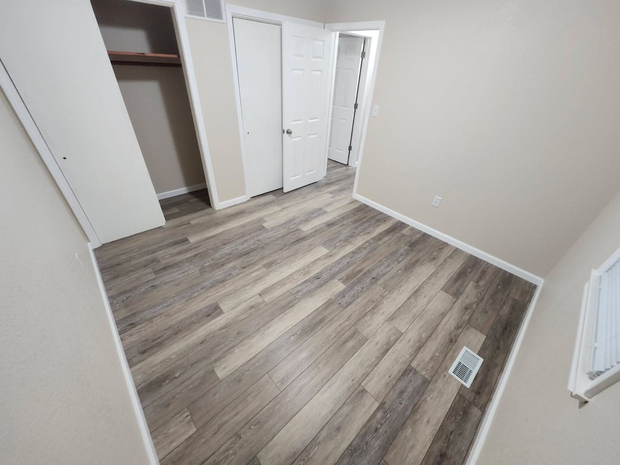 410 Walnut St - Photo 7 of 9