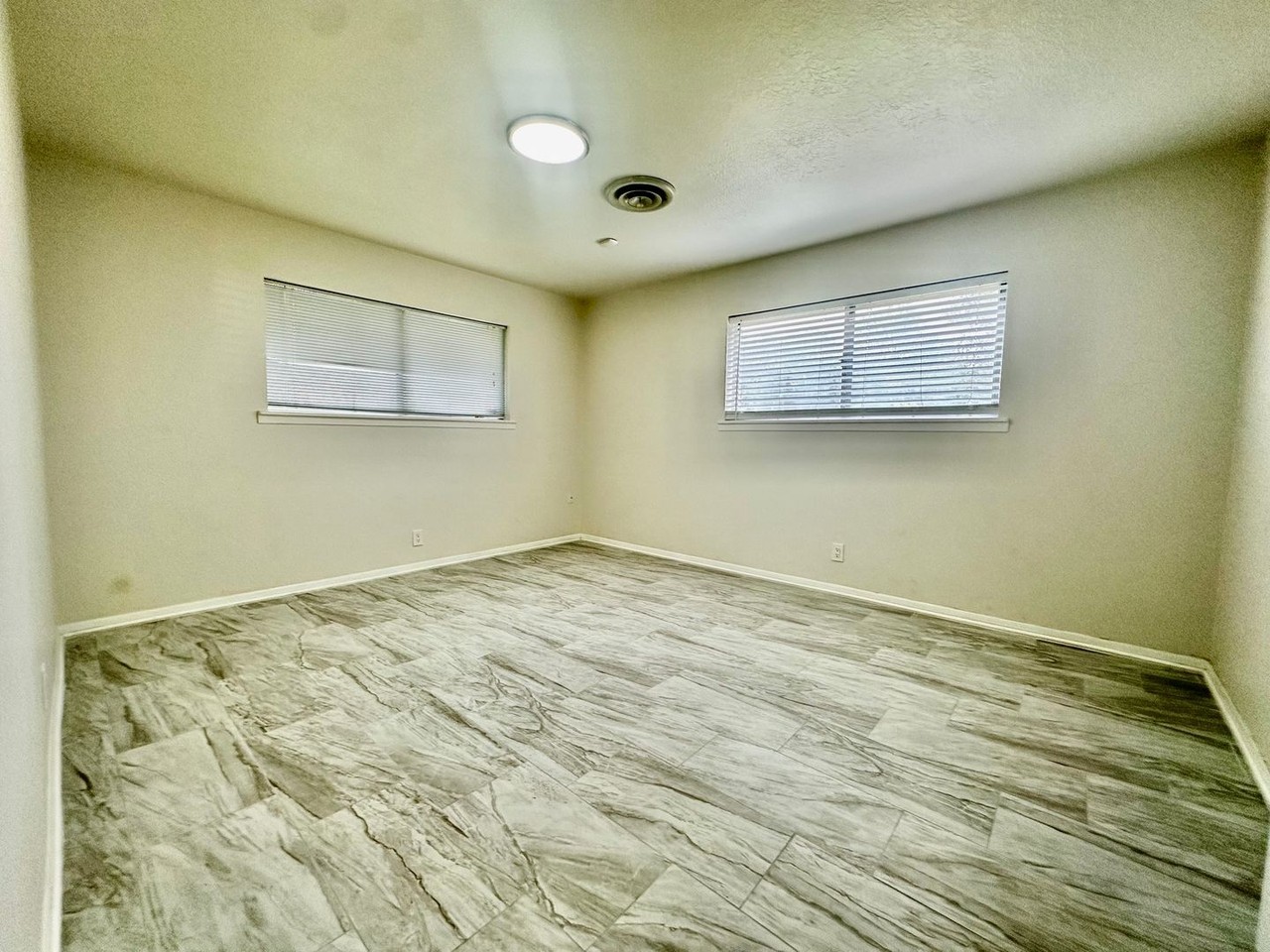 702 Smokey Mountain Dr - Photo 4 of 10