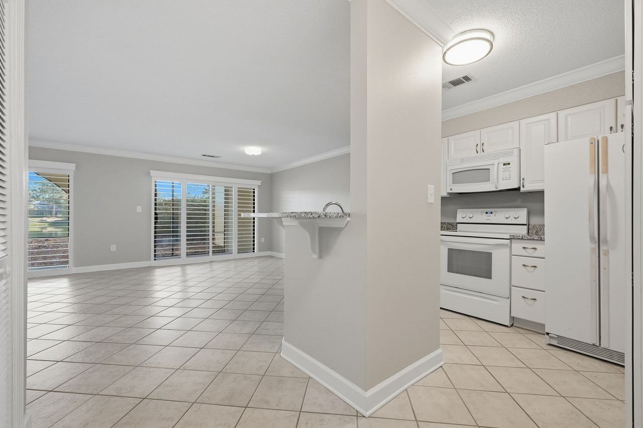 303 Southlake Ct - Photo 4 of 36