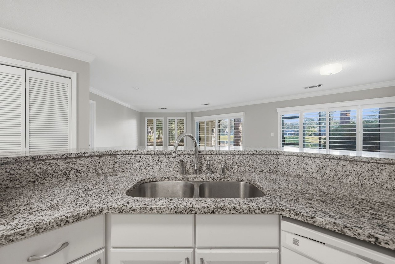 303 Southlake Ct - Photo 7 of 36