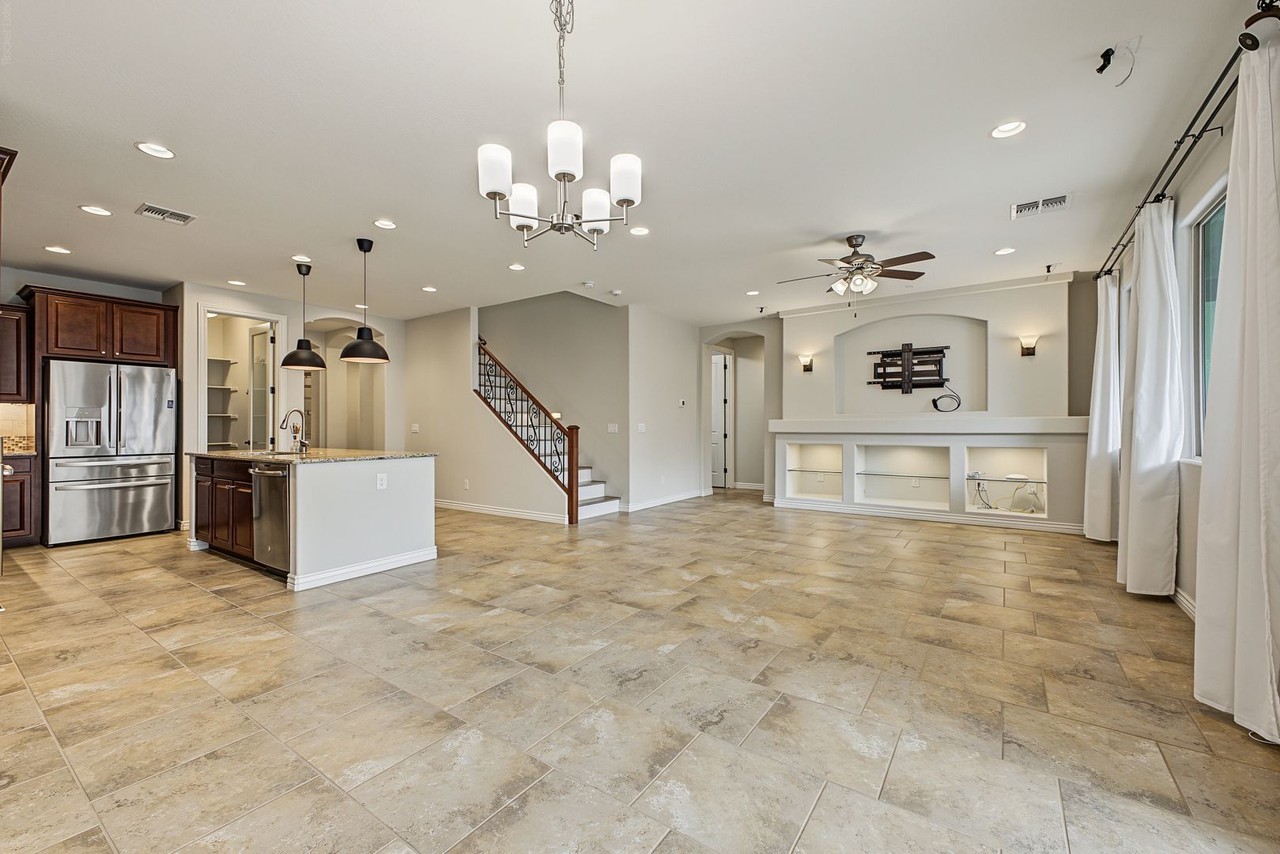 137 E Canyon Way - Photo 5 of 41