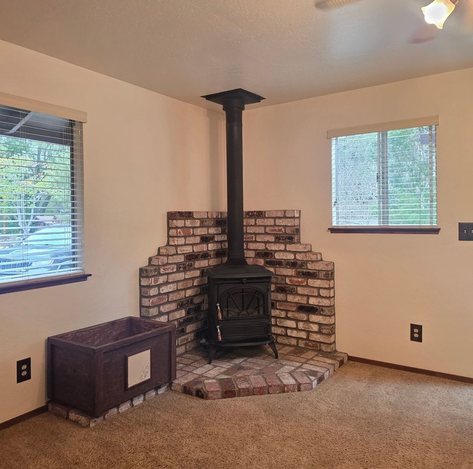 I Street Cottage - Photo 2 of 12