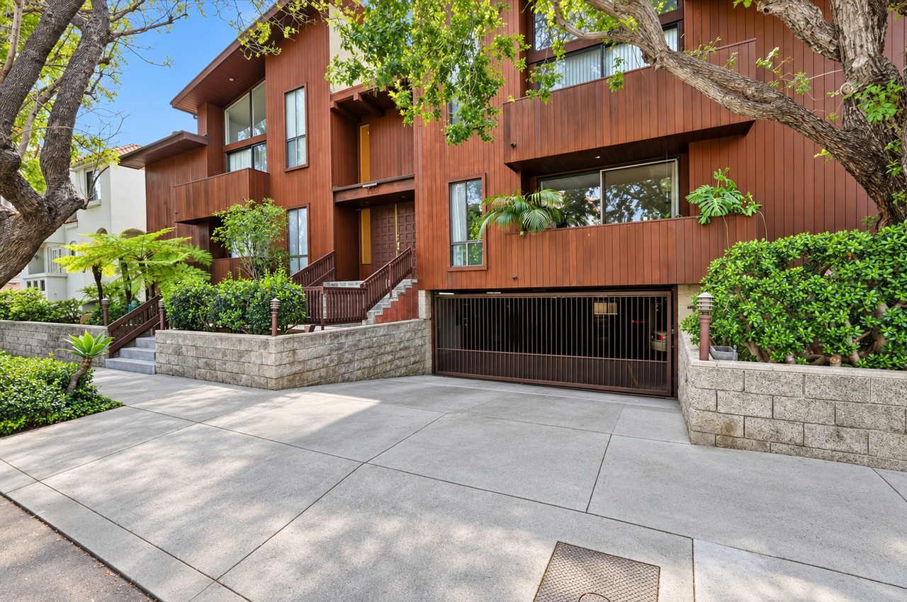 1747 Barry Ave #106 - Photo 3 of 25