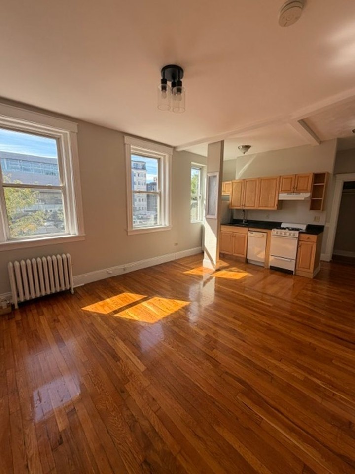 1198 Commonwealth Ave - Photo 5 of 25