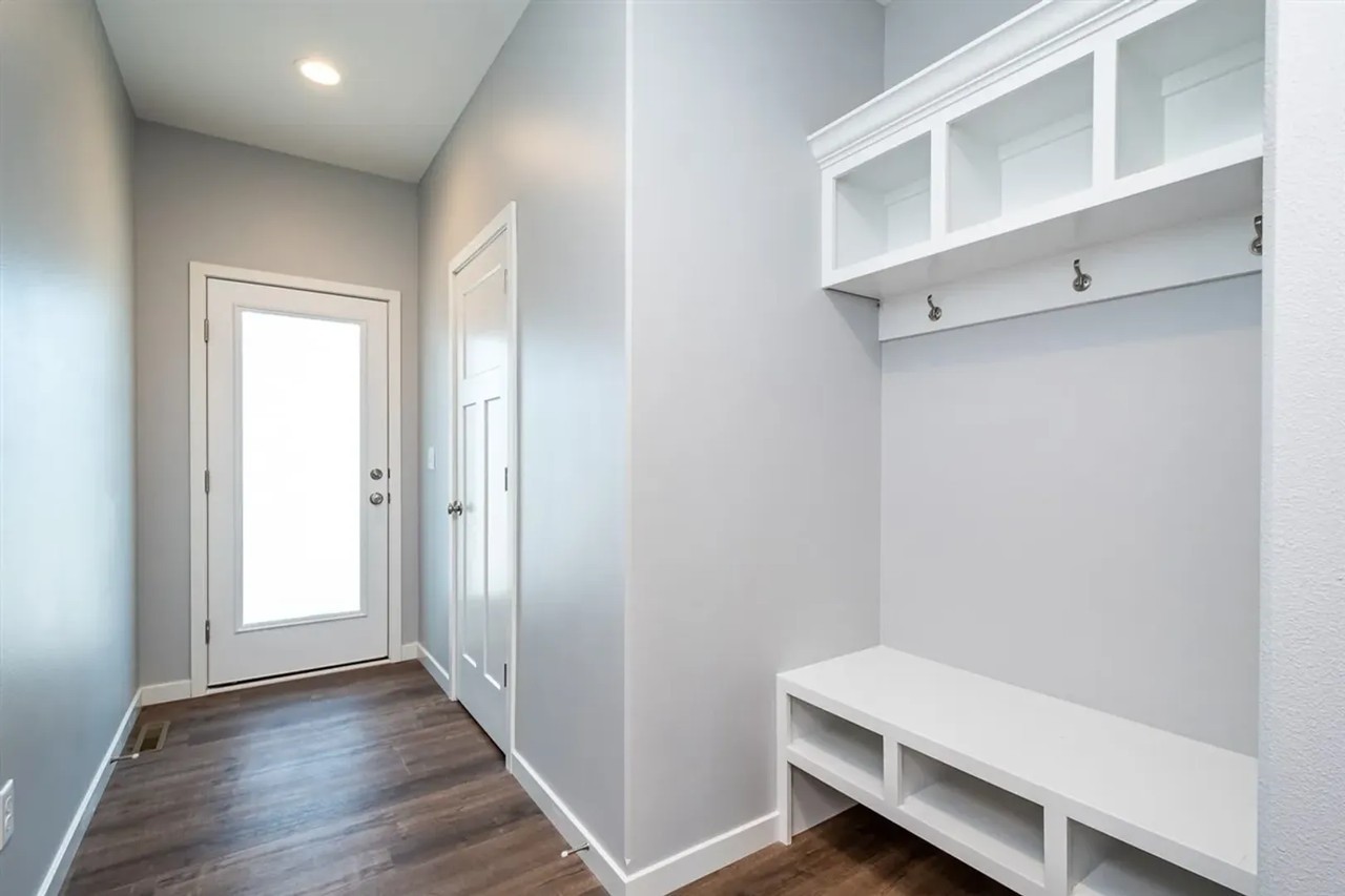 605 Catherine Dr - Photo 3 of 21