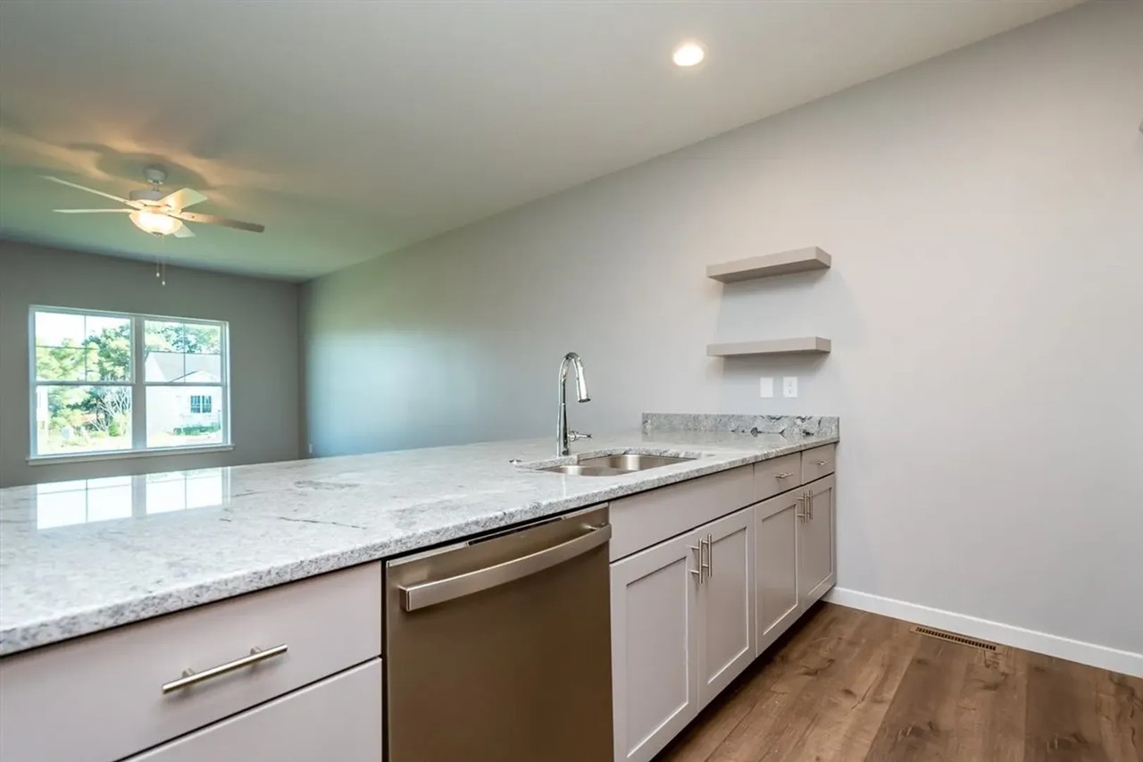 605 Catherine Dr - Photo 7 of 21