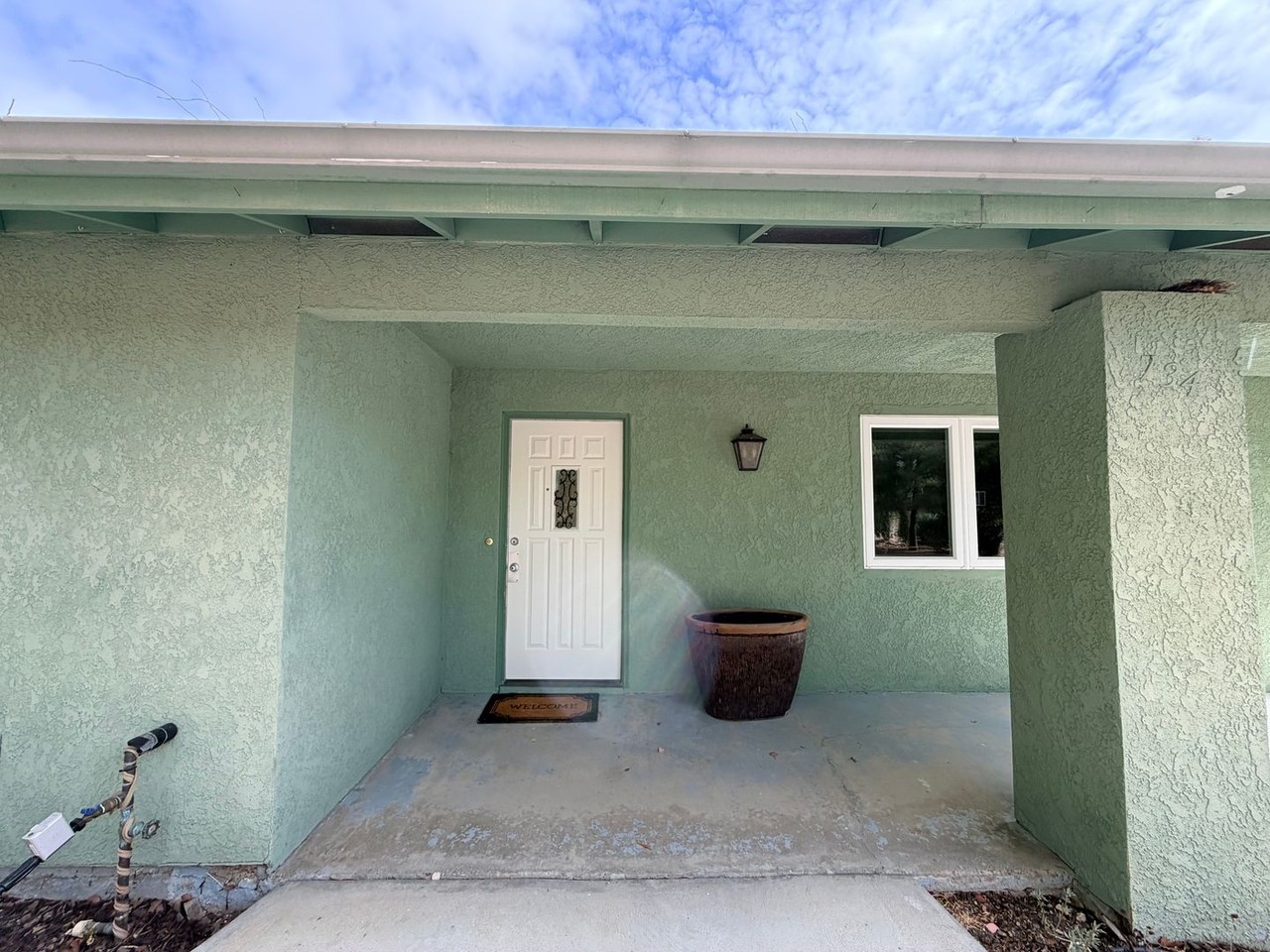 734 Ivy Ln - Photo 6 of 50