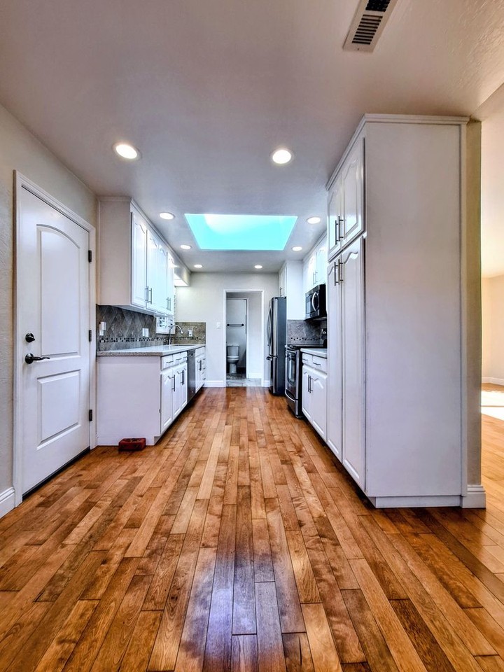 2378 Fosgate Ave - Photo 2 of 42