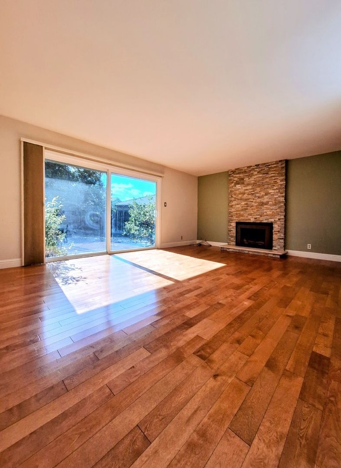 2378 Fosgate Ave - Photo 3 of 42