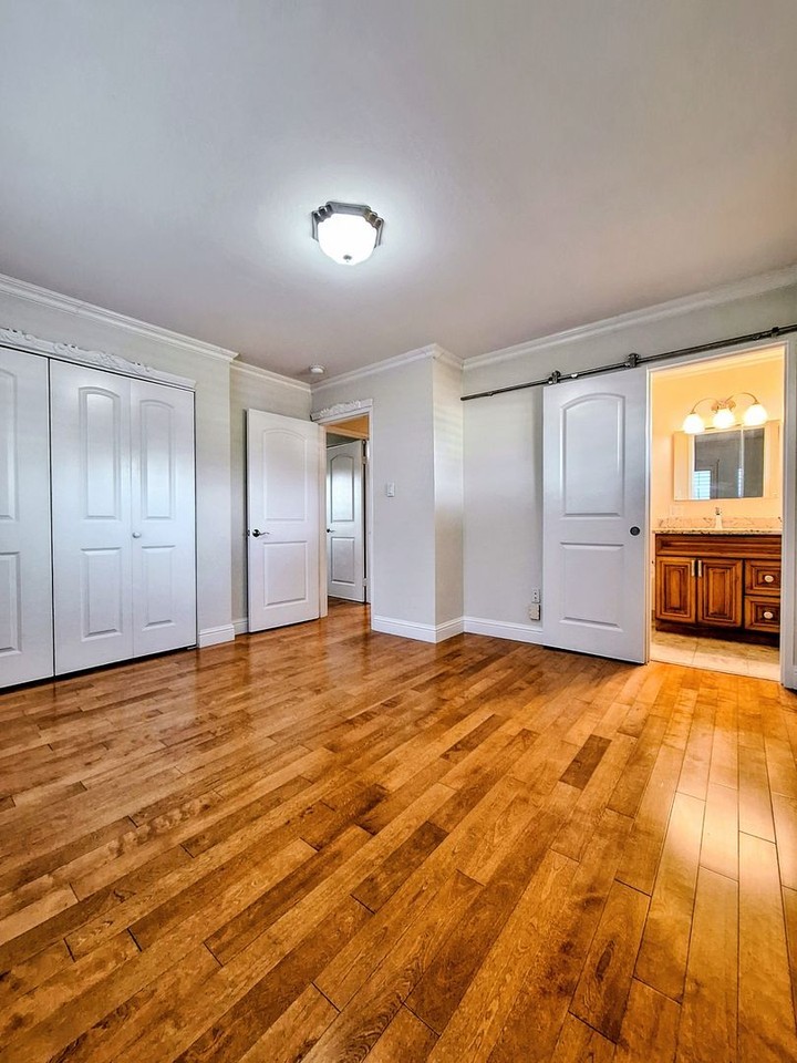 2378 Fosgate Ave - Photo 4 of 42