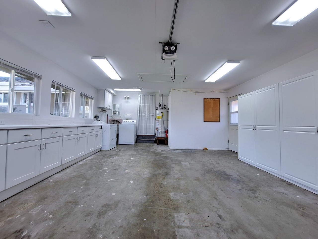 2378 Fosgate Ave - Photo 6 of 42