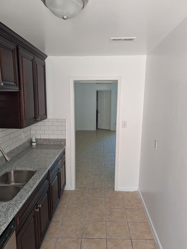 321 Advocate Ct #B - Photo 4 of 21