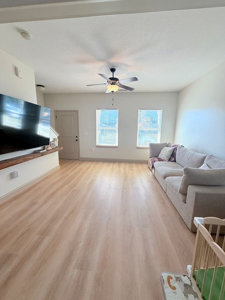 2640 Valentine Ln - Photo 3 of 15