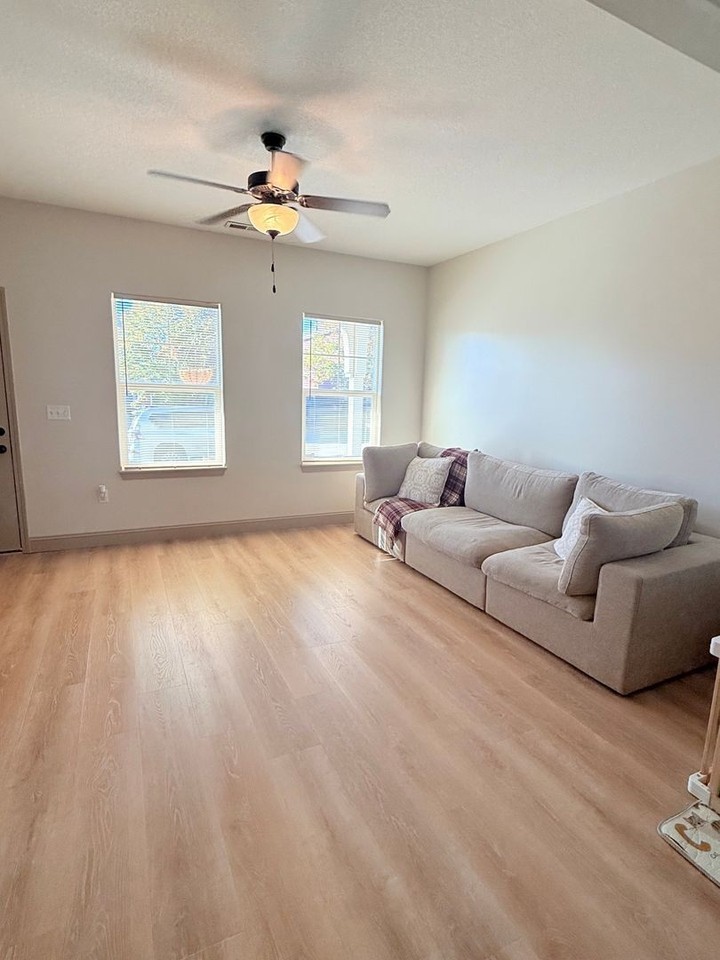 2640 Valentine Ln - Photo 4 of 15
