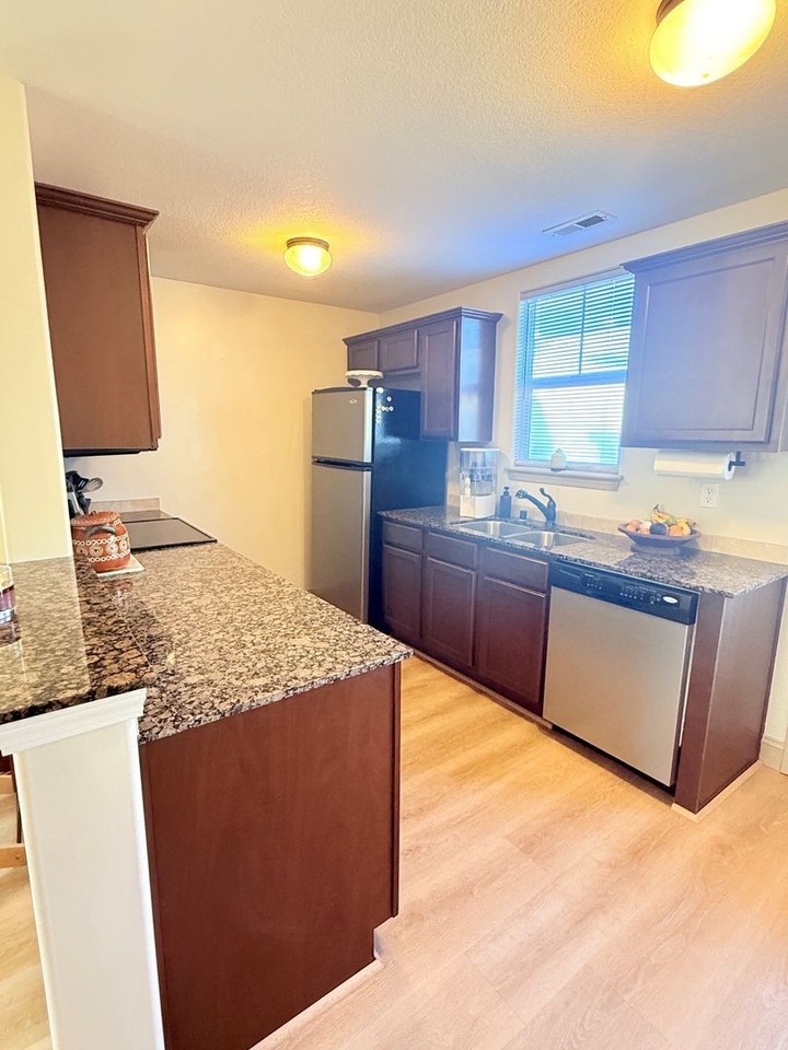 2640 Valentine Ln - Photo 7 of 15