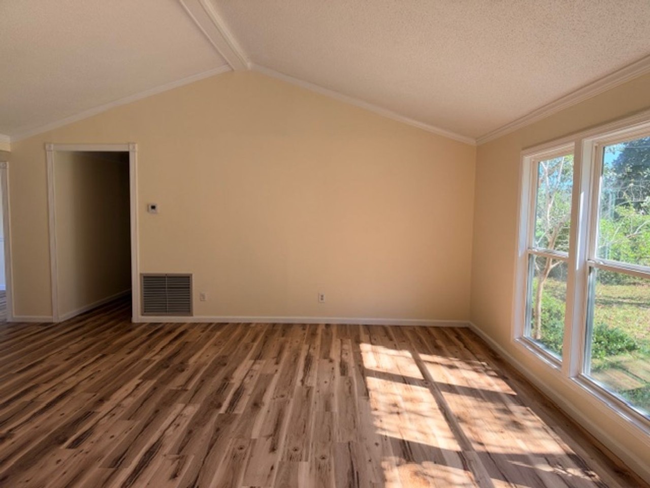 4082 Dawson Dr - Photo 2 of 13