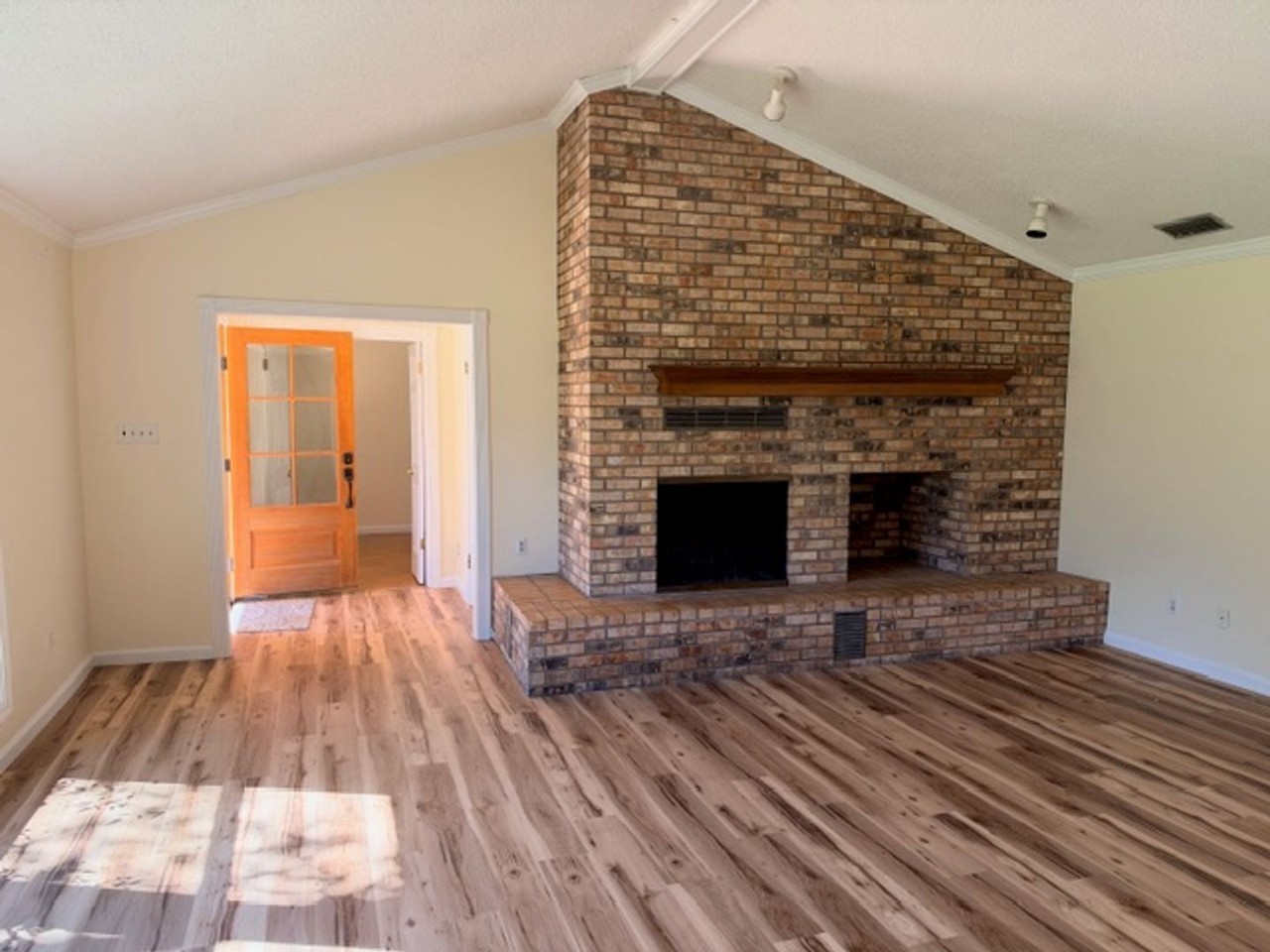 4082 Dawson Dr - Photo 3 of 13