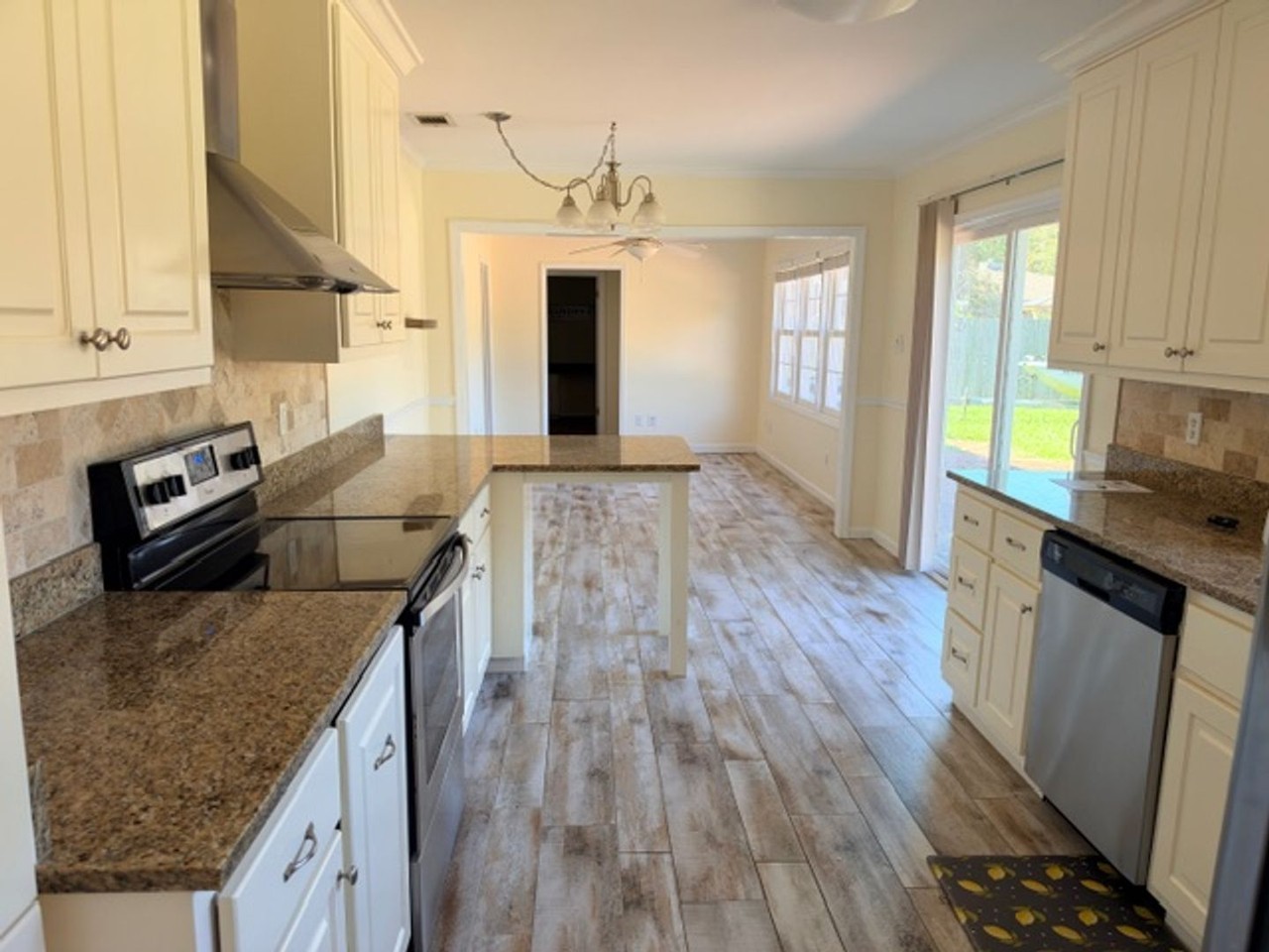 4082 Dawson Dr - Photo 4 of 13