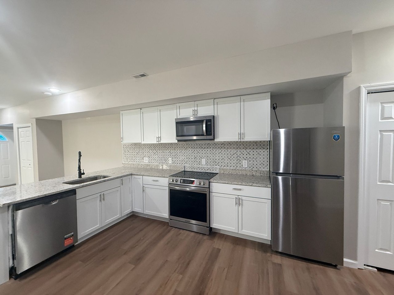 3215 Central Ave #B - Photo 2 of 4