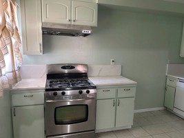 featured image of 911 E La Verne Ave