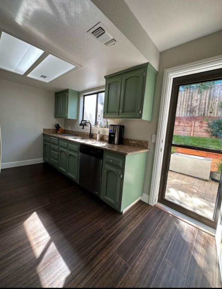 616 4th St - Photo 3 of 7
