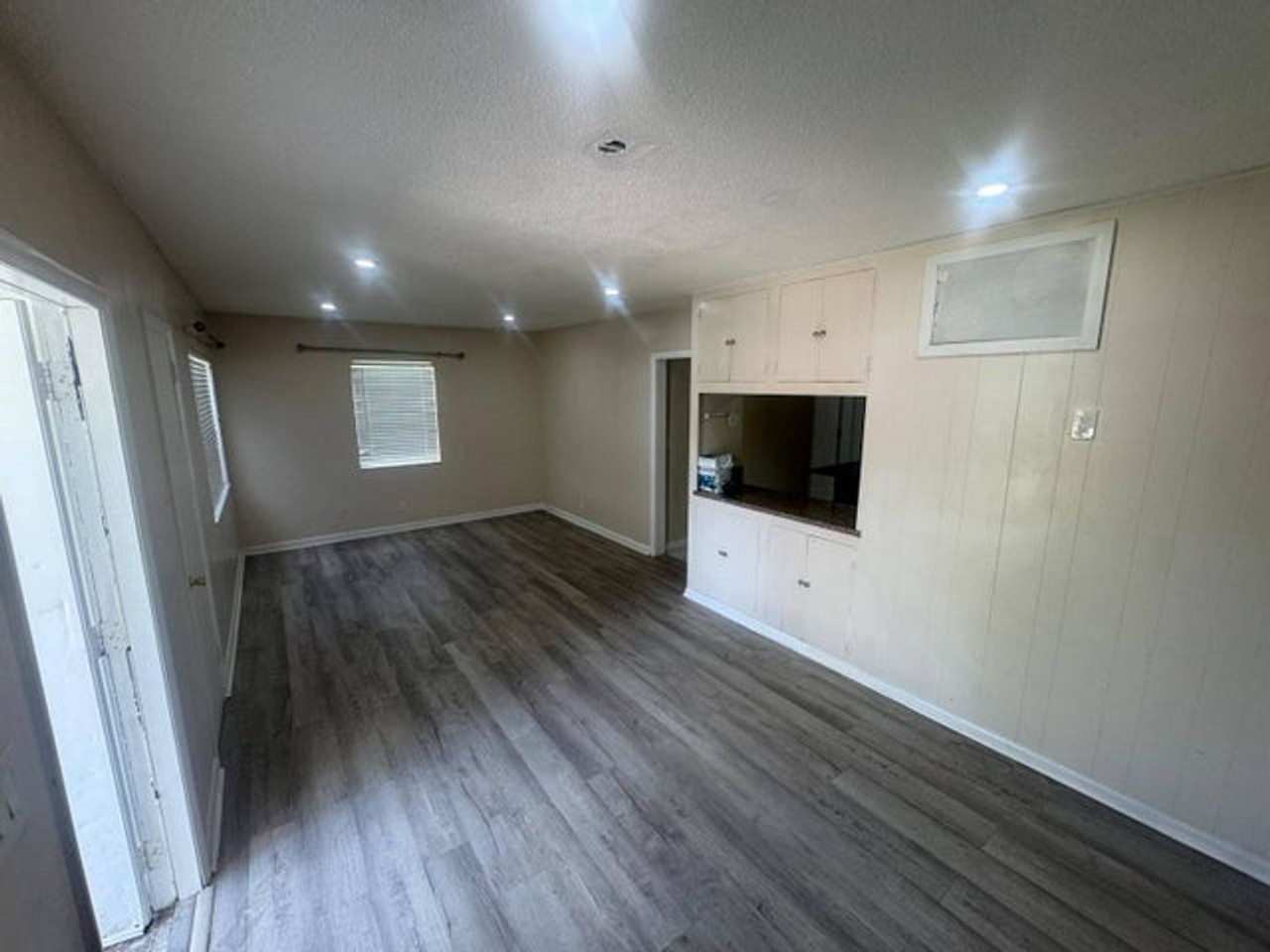 1106 Nw 14th Ct - Photo 3 of 11