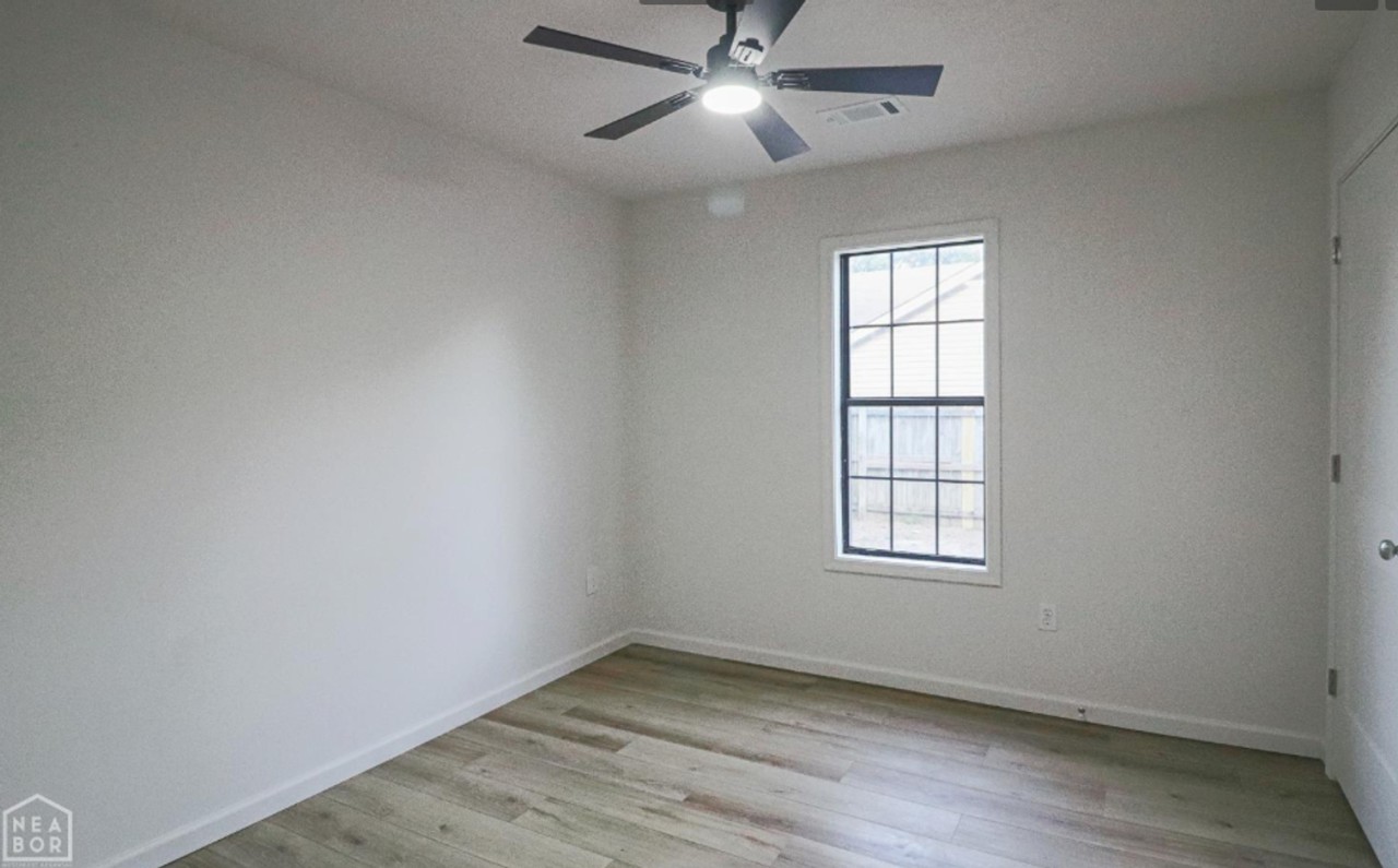 124 Jennifer St - Photo 3 of 10