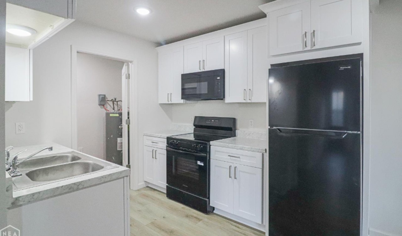 124 Jennifer St - Photo 4 of 10