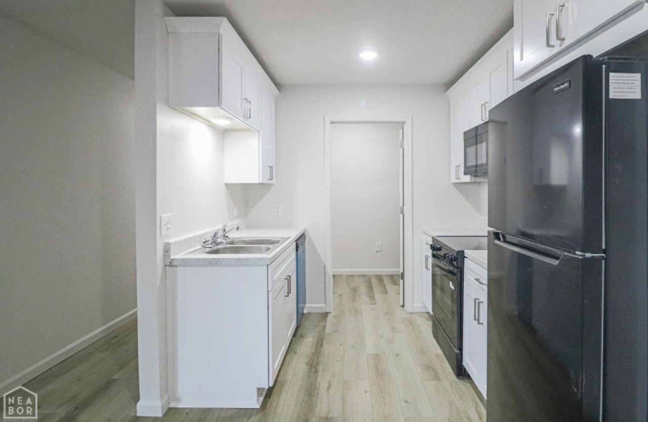 124 Jennifer St - Photo 5 of 10