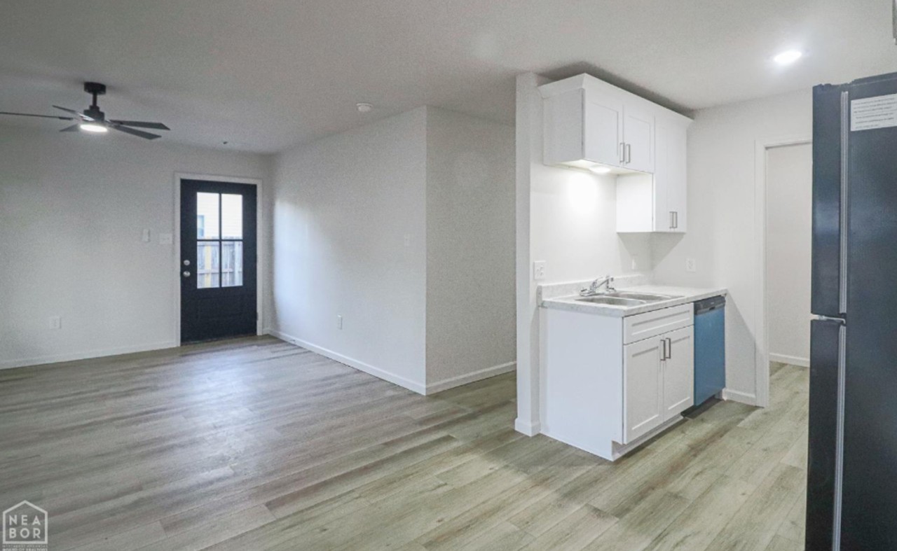 124 Jennifer St - Photo 6 of 10