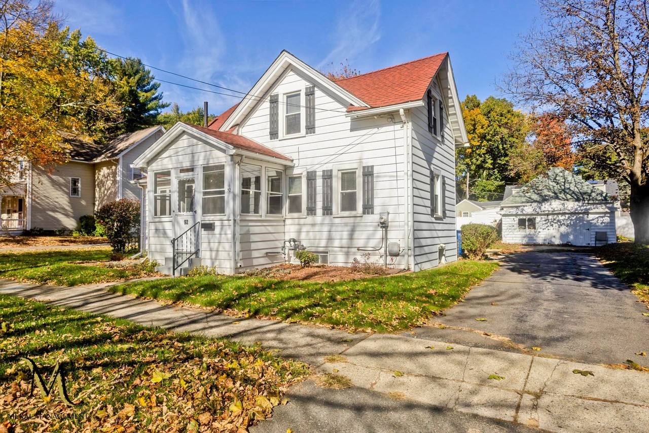 92 Maple St - Photo 2 of 41