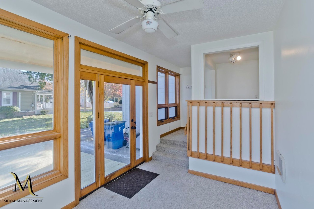 92 Maple St - Photo 3 of 41