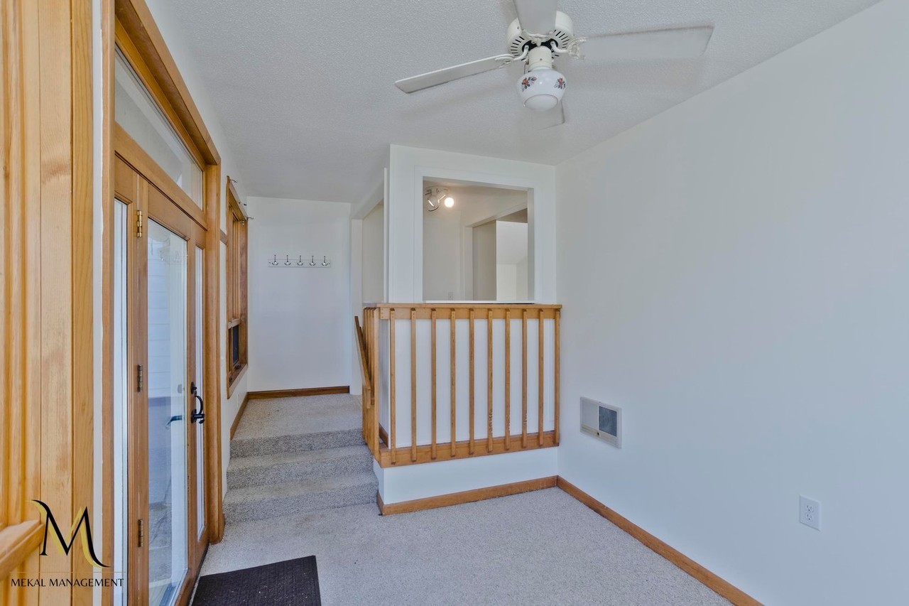 92 Maple St - Photo 4 of 41