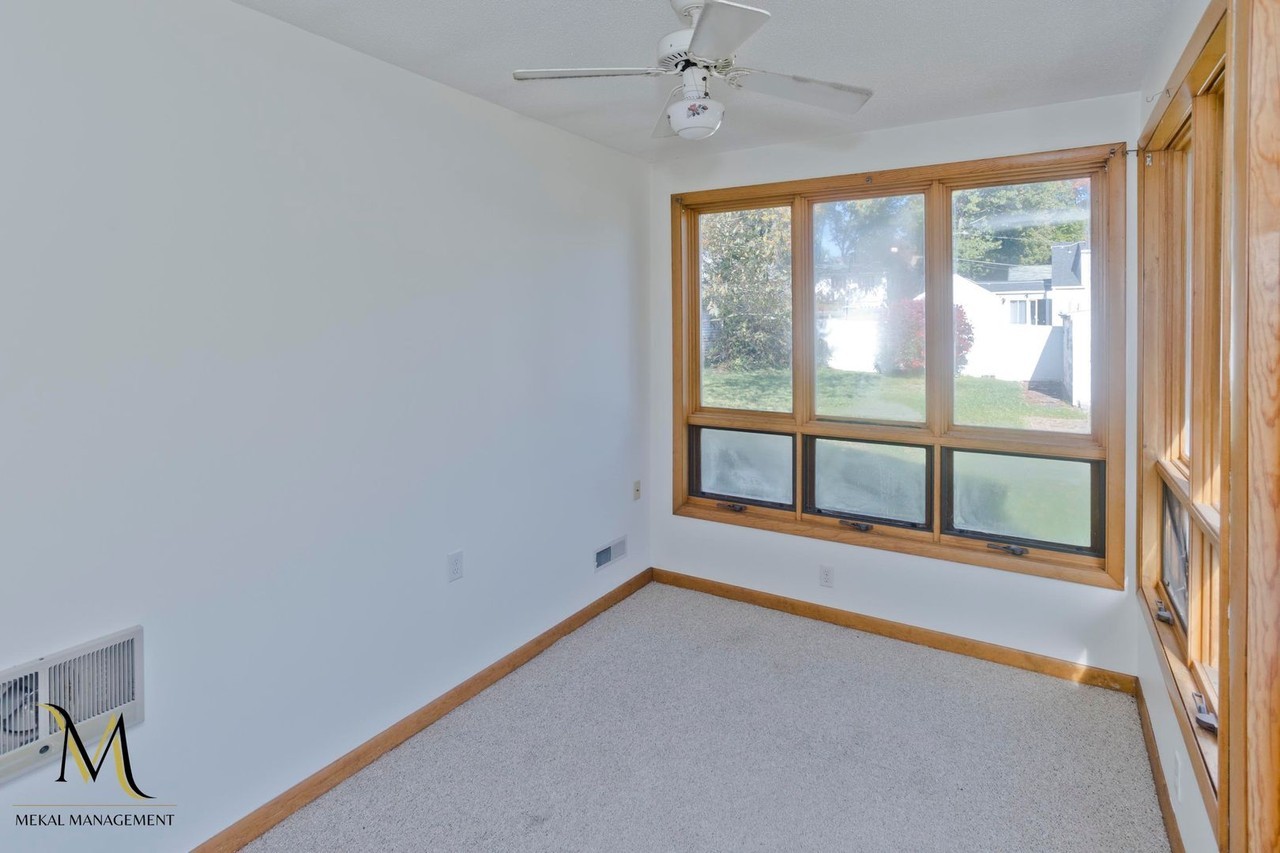 92 Maple St - Photo 5 of 41