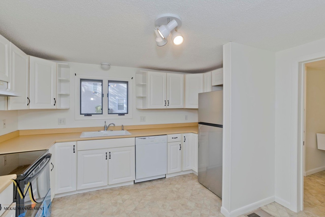 92 Maple St - Photo 7 of 41