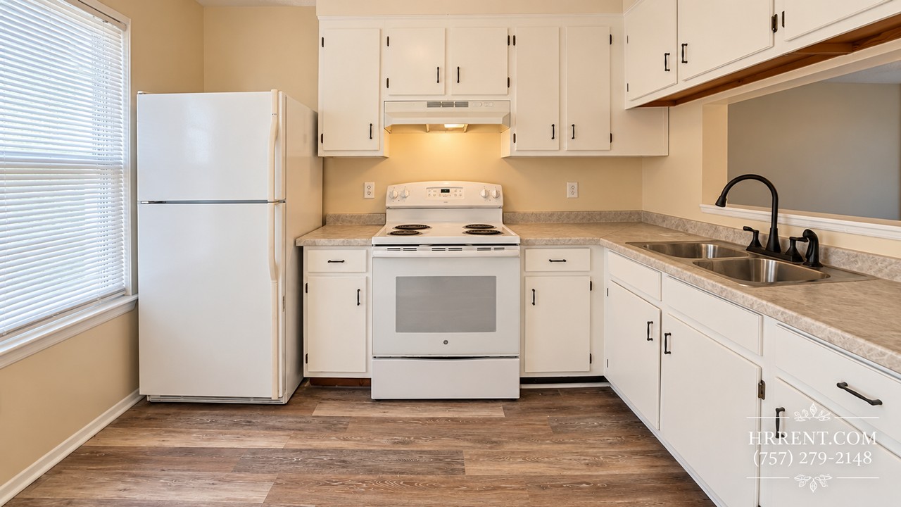 1391 Sangaree Cir - Photo 2 of 11