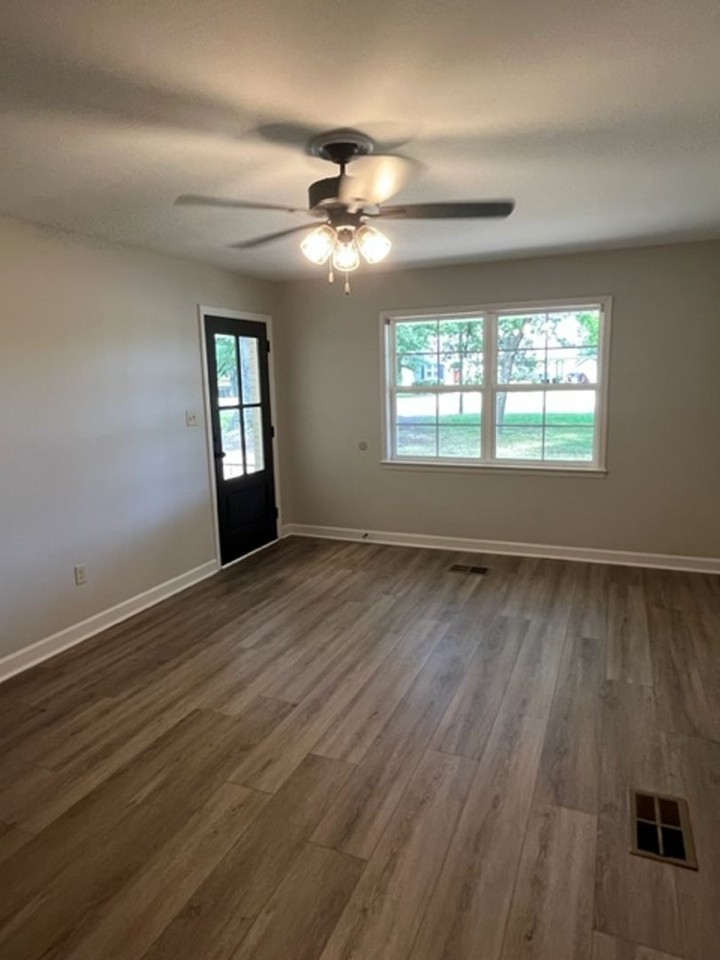 2120 Mount Pleasant Rd - Photo 6 of 11